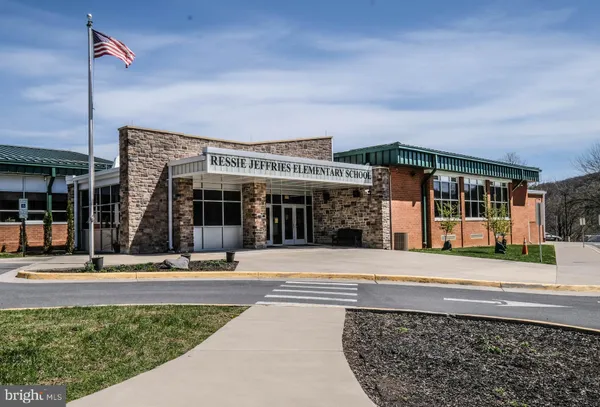 $299,999 | 460 Cherrydale Avenue, Front Royal, VA 22630