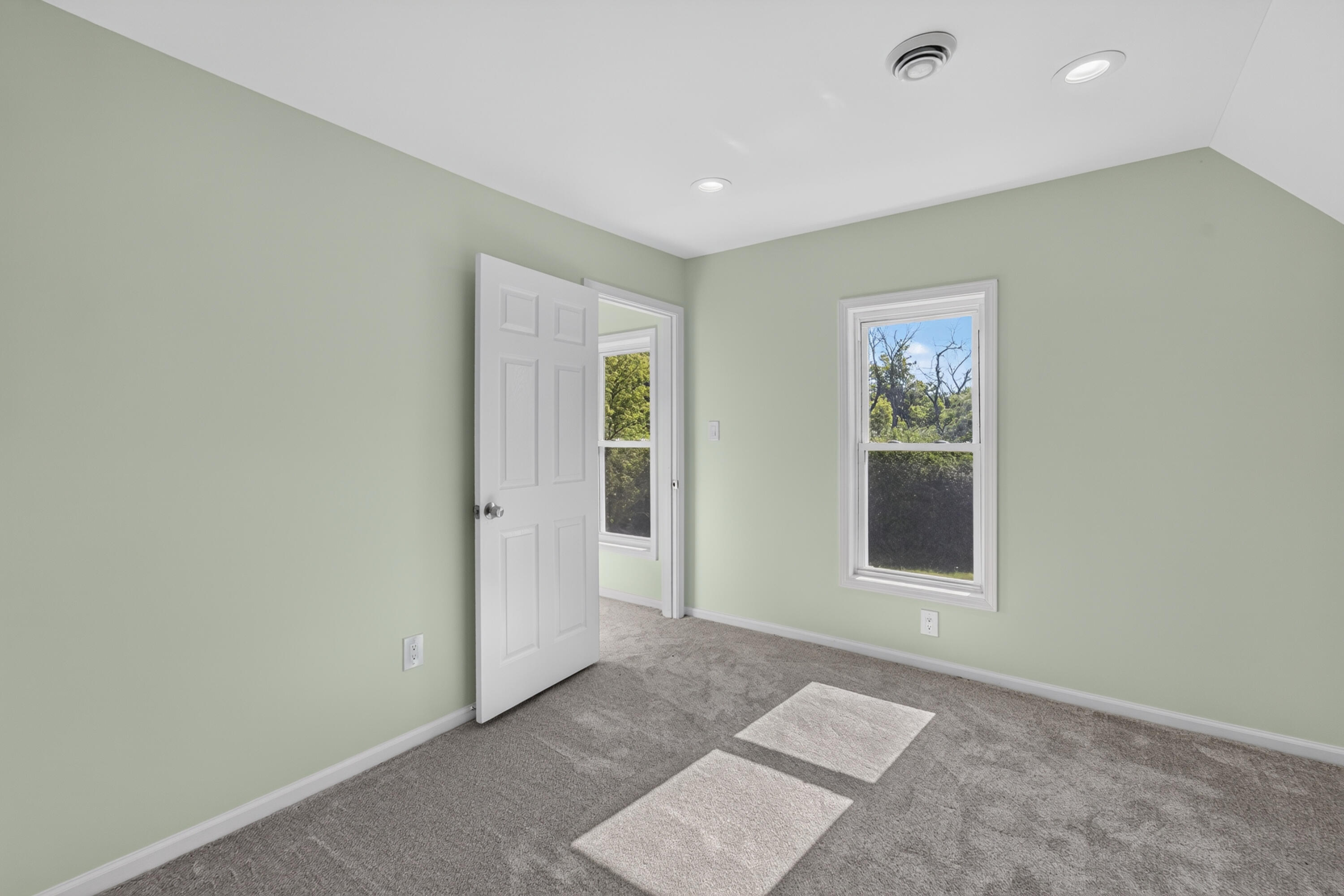 1836 West Mequon Road Mequon, WI 53092 - Photo 23 of 35 DSC07012