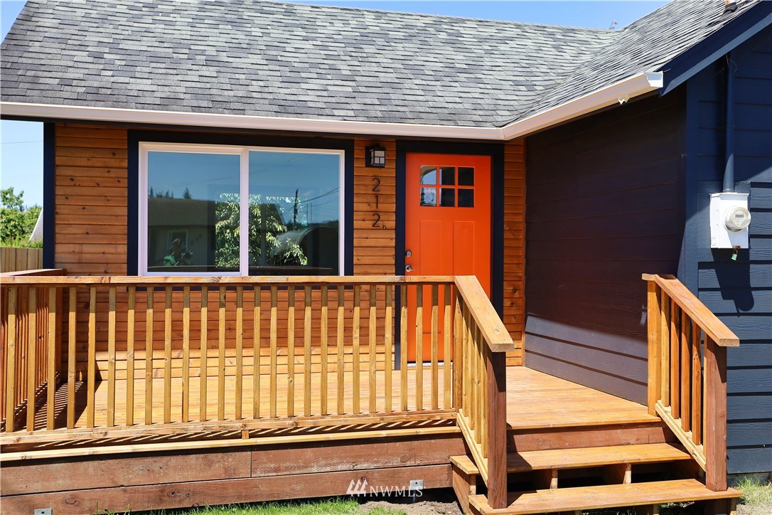 212 F Street Cosmopolis, WA 98537 - Photo 2 of 25 Gallery Image 2