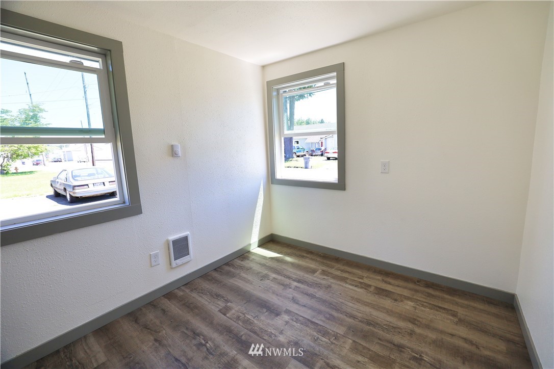 212 F Street Cosmopolis, WA 98537 - Photo 12 of 25 Gallery Image 12