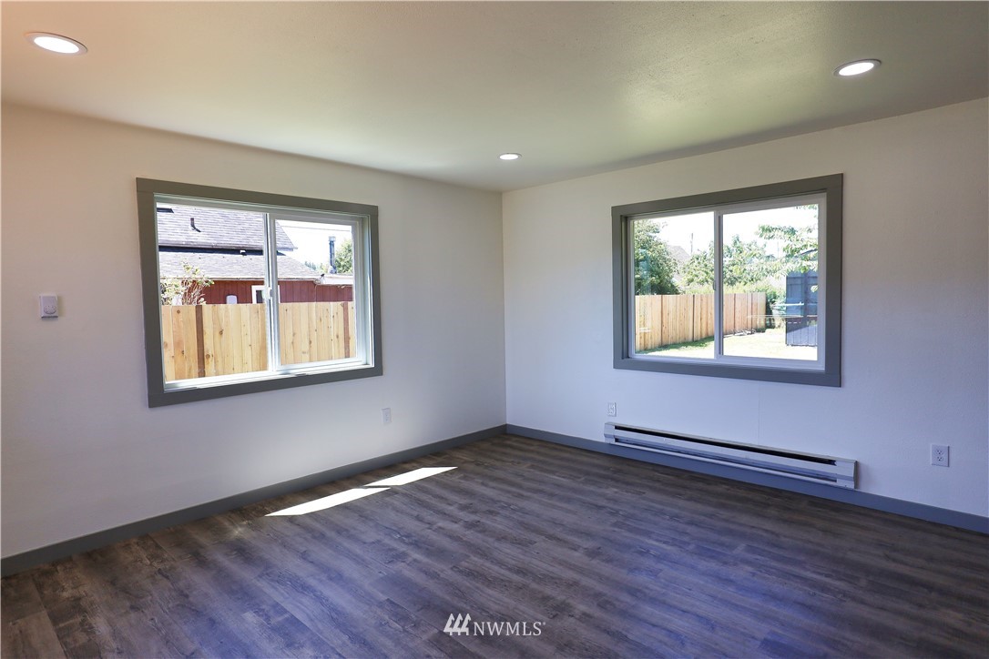 212 F Street Cosmopolis, WA 98537 - Photo 4 of 25 Gallery Image 4