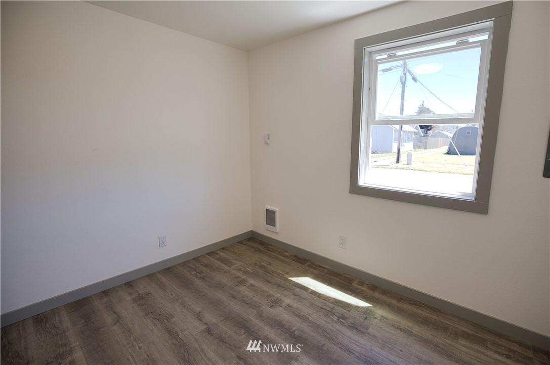 212 F Street Cosmopolis, WA 98537 - Photo 10 of 25 Gallery Image 10
