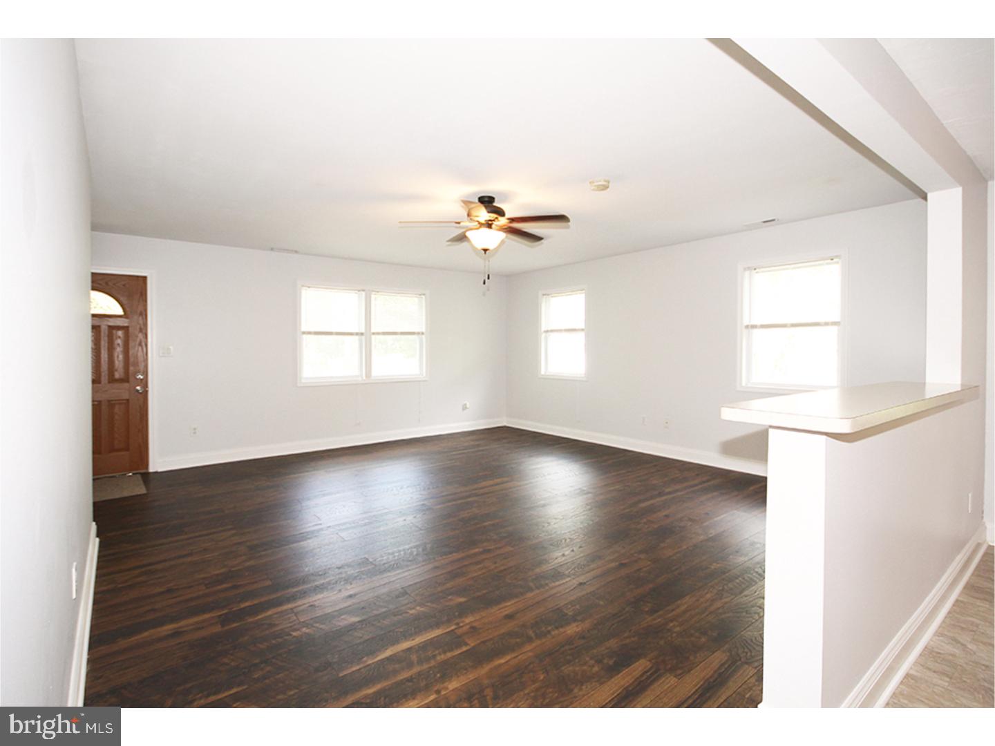 1036 Almonesson Road Deptford, NJ 08093 - Photo 5 of 22 Living Room