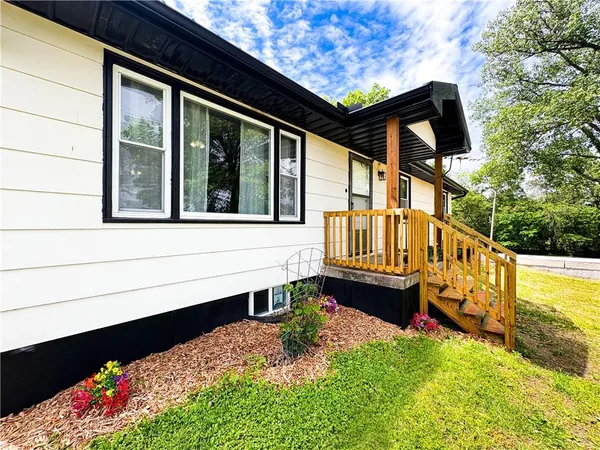 $369,900 | 15420 Northwest Nw Highway, Urich, MO 64788