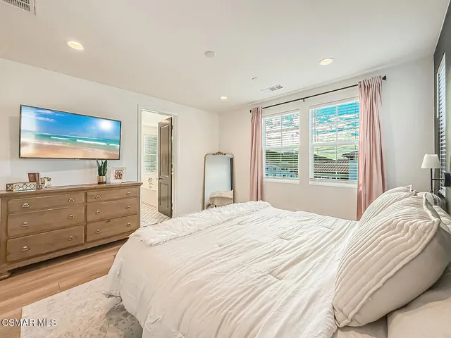 $949,900 | 335 Fraser, Camarillo, CA 93010