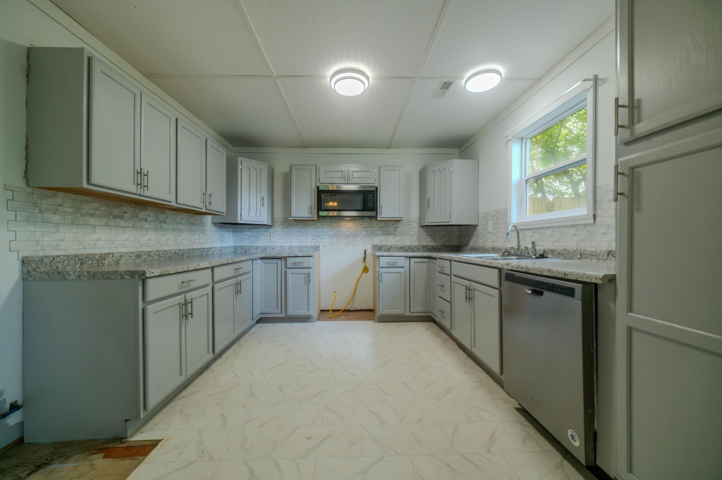 12 Spring Street Glouster, OH 45732 - Photo 9 of 24 DSC_8501