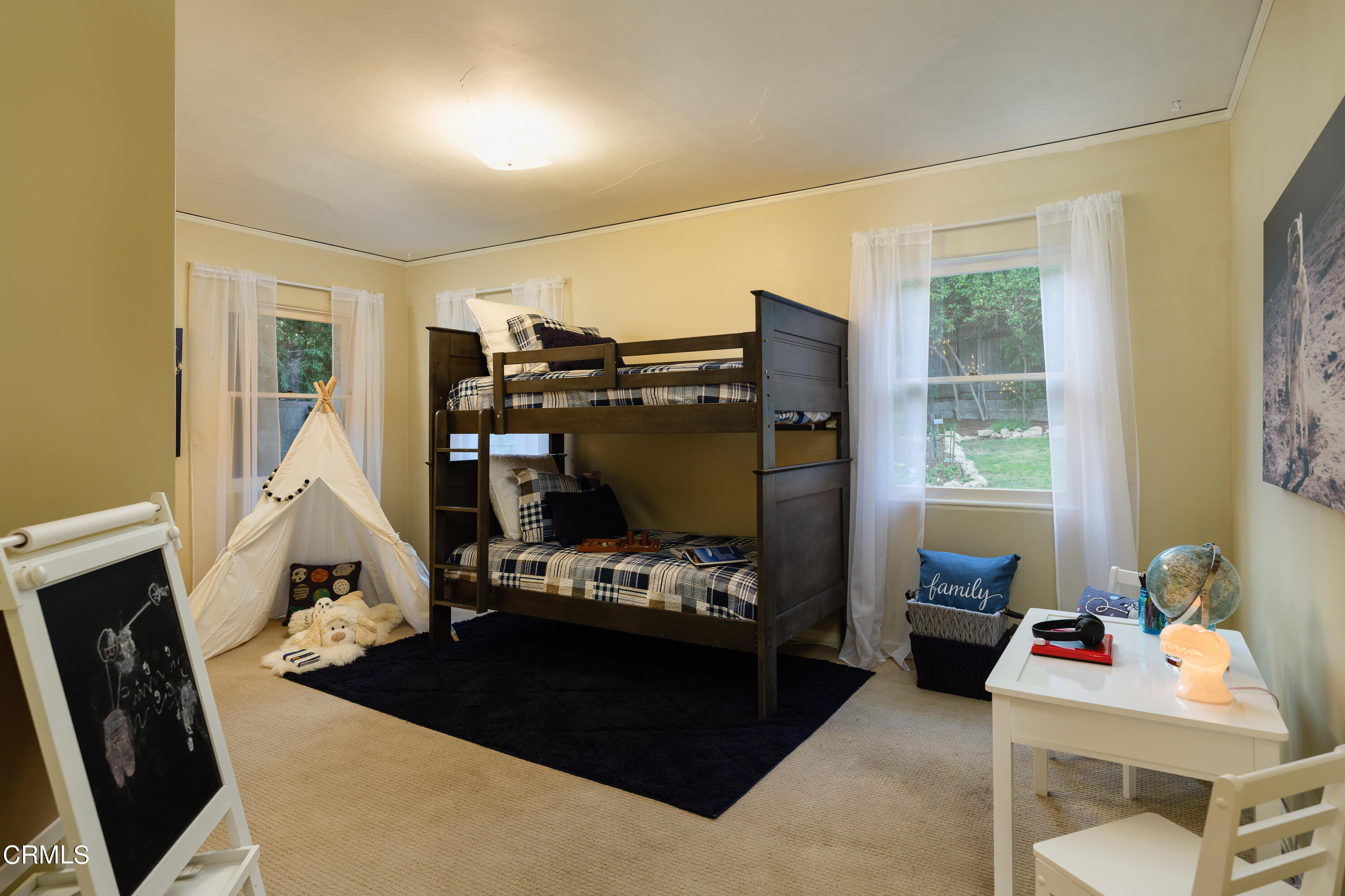 981 Parkman Street Altadena, CA 91001 - Photo 40 of 75 a room with furniture and a window