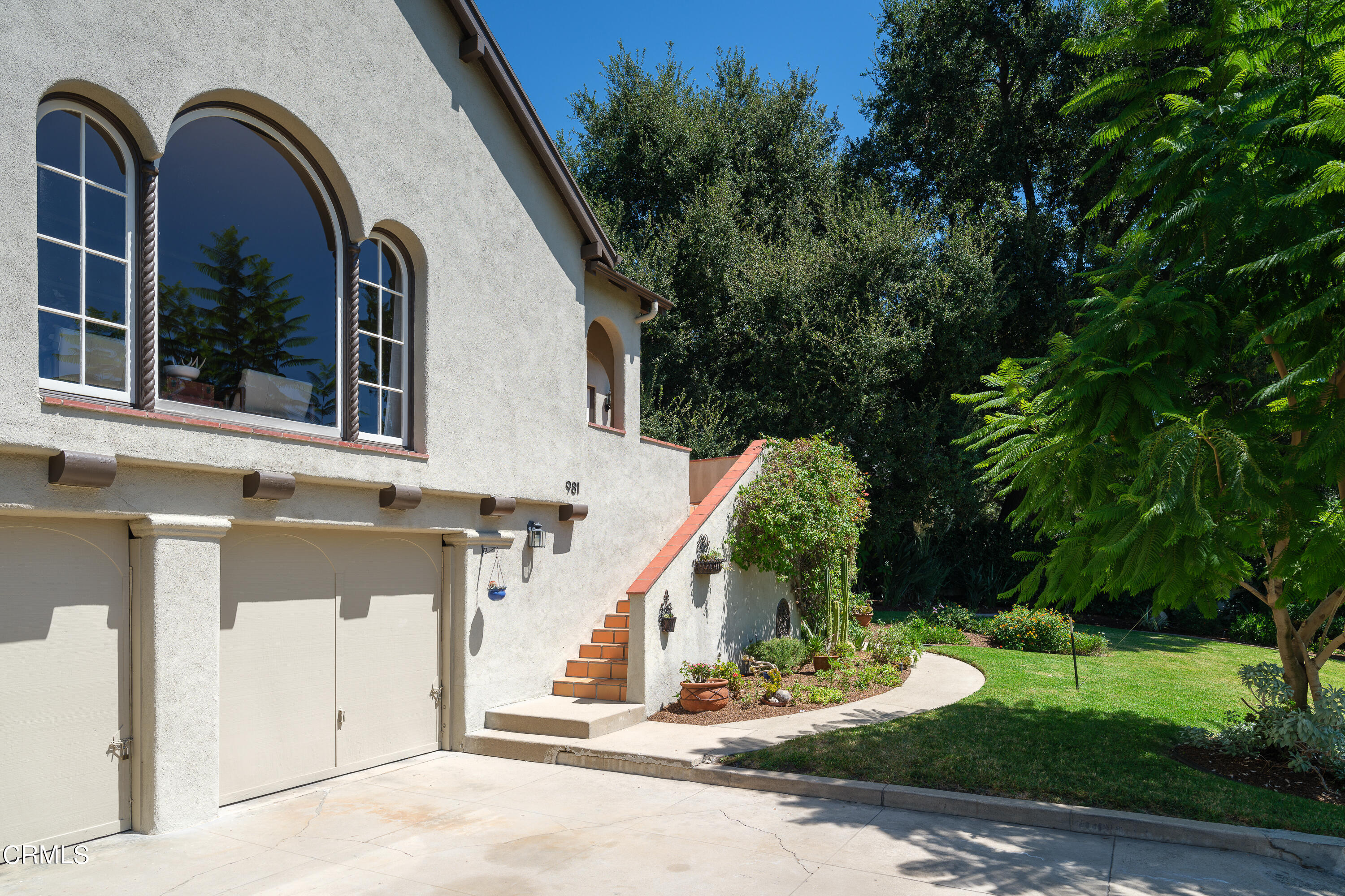 981 Parkman Street Altadena, CA 91001 - Photo 5 of 75 a view of a house with backyard and trees