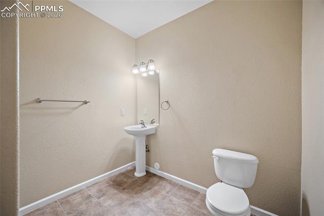 832 Wahsatch Ridge Point Colorado Springs, CO 80903 - Photo 22 of 49 Main level bath with shower!