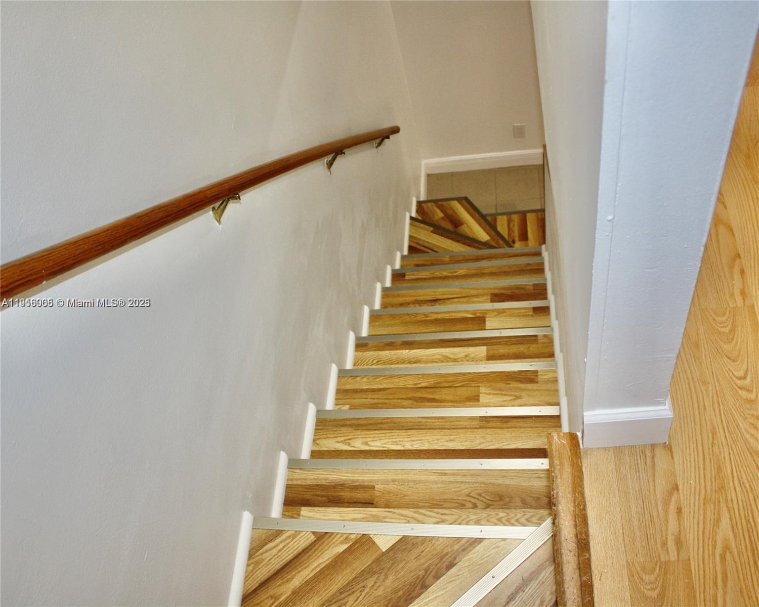 2079 West 54th Terrace, Unit 29 Hialeah, FL 33016 - Photo 27 of 43 a view of entryway