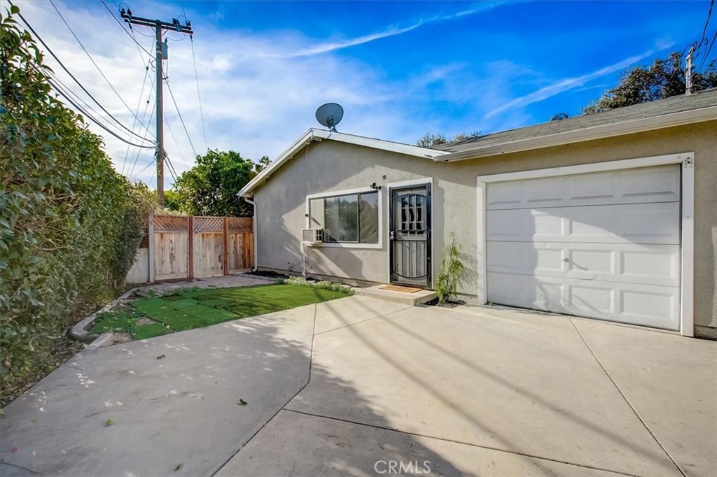 234 North Martha Place Fullerton, CA 92833 - Photo 45 of 46 a front view of a house with garden