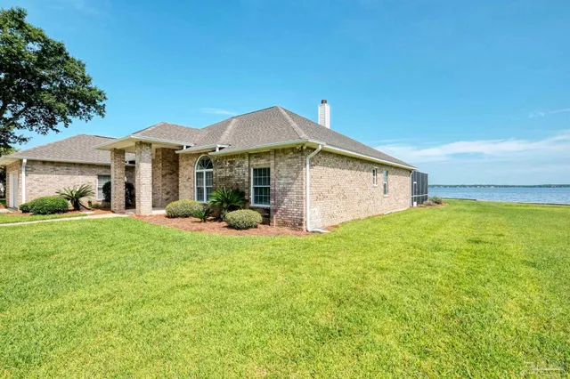 a view of a house with backyard and porch