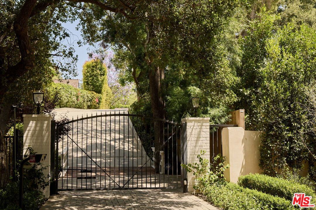 17333 Rancho Street Encino, CA 91316 - Photo 30 of 30 a view of outdoor space