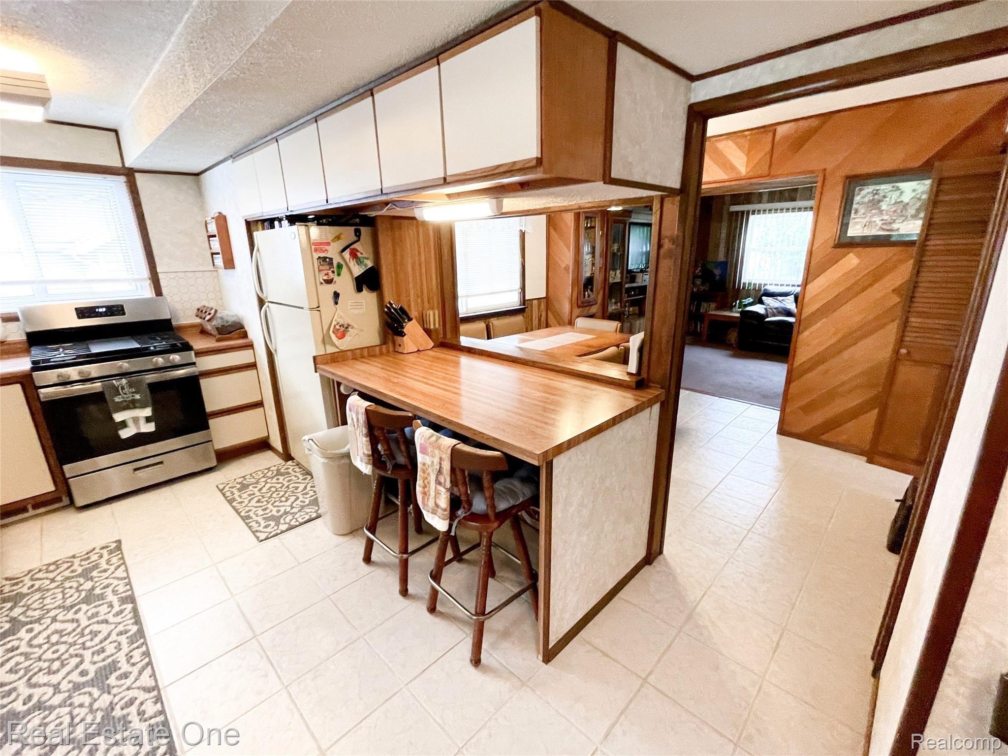 2100 Orpington Road Troy, MI 48083 - Photo 10 of 31 10.jpeg