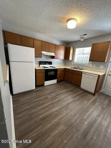 $1,200 | 205 Live Oak Court, Midway Park, NC 28544