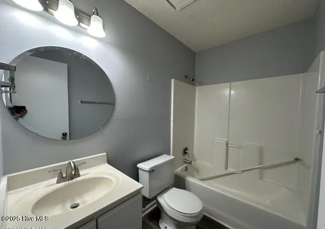 $1,200 | 205 Live Oak Court, Midway Park, NC 28544