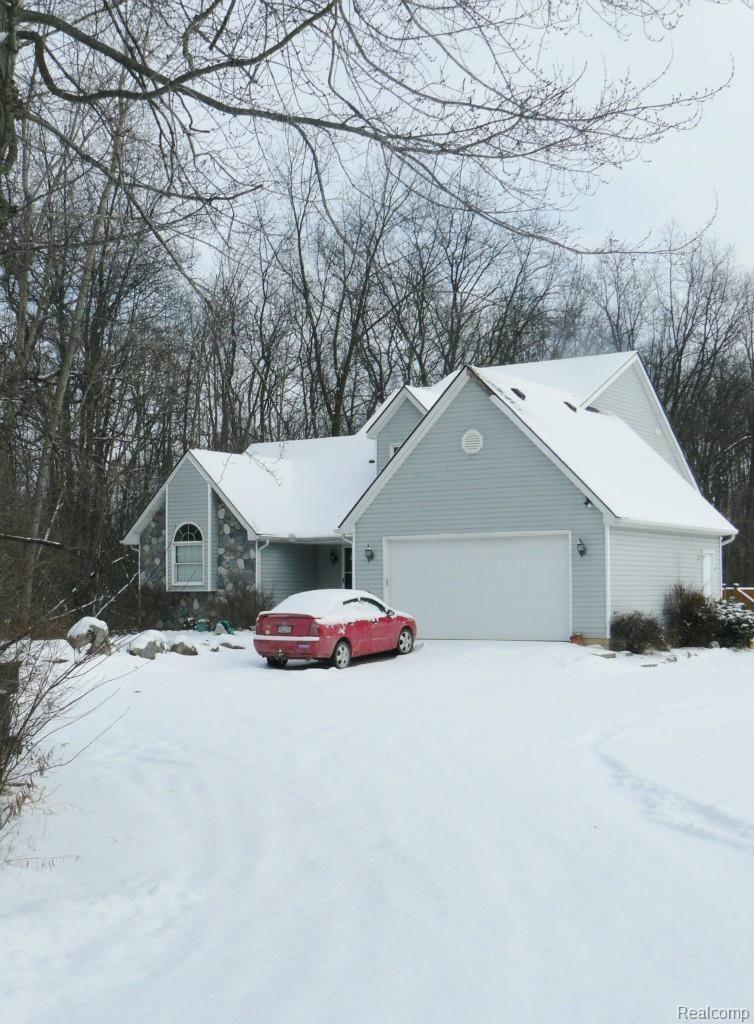7180 McGuire Road Fenton, MI 48430 - Photo 2 of 50 Welcome Home! Winter