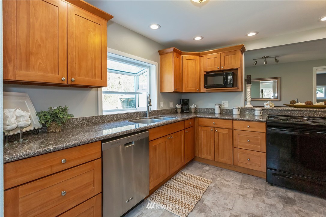1723 Southeast Fenton Road Port Orchard, WA 98367 - Photo 17 of 35 Gallery Image 17