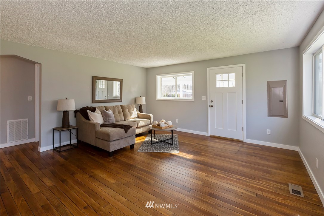 1723 Southeast Fenton Road Port Orchard, WA 98367 - Photo 6 of 35 Gallery Image 6