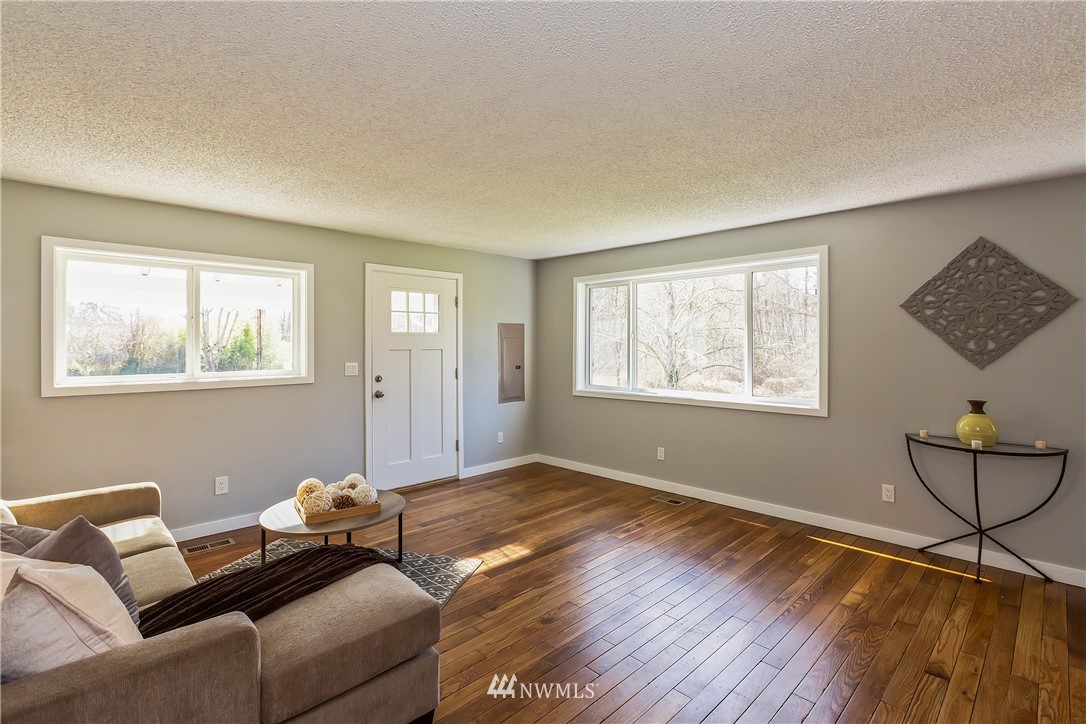 1723 Southeast Fenton Road Port Orchard, WA 98367 - Photo 7 of 35 Gallery Image 7