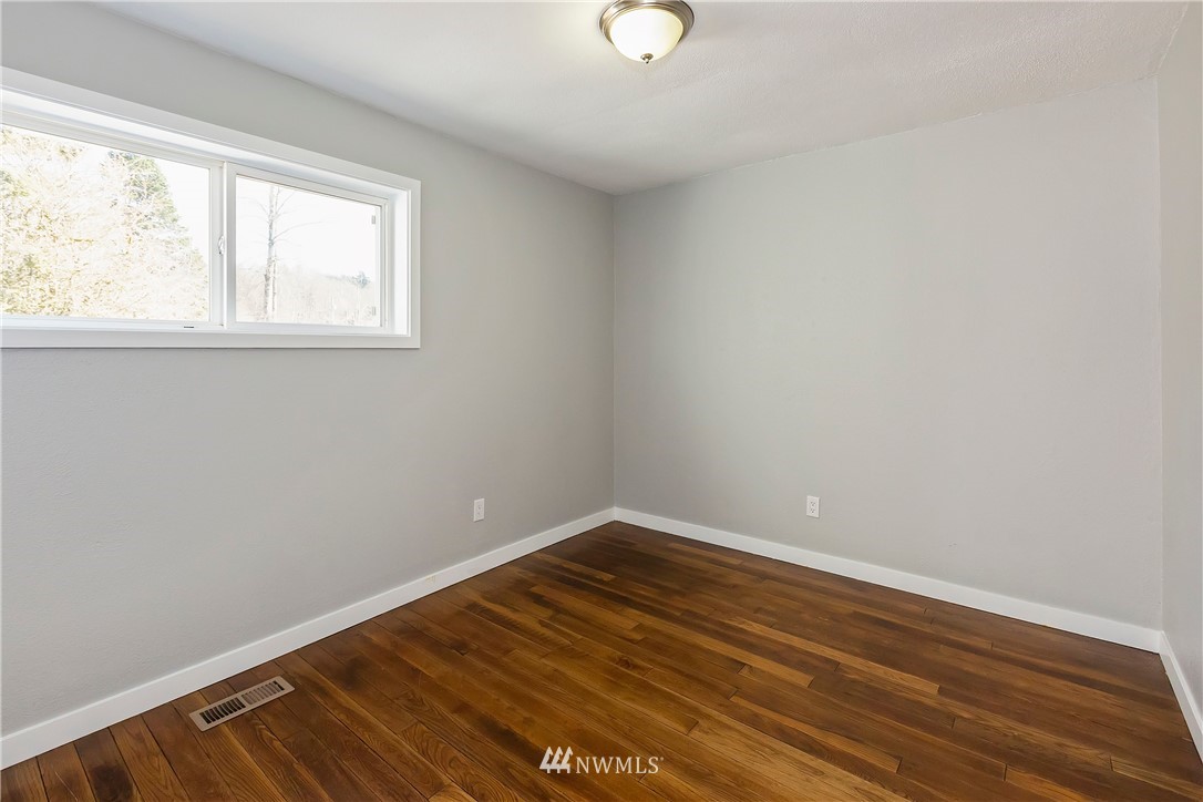 1723 Southeast Fenton Road Port Orchard, WA 98367 - Photo 8 of 35 Gallery Image 8