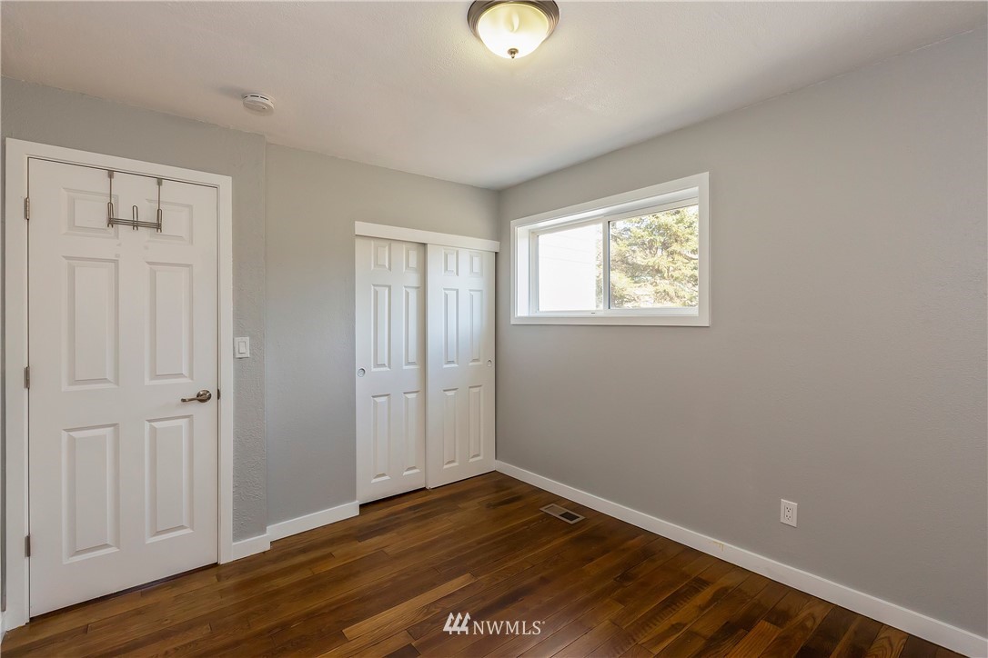 1723 Southeast Fenton Road Port Orchard, WA 98367 - Photo 9 of 35 Gallery Image 9