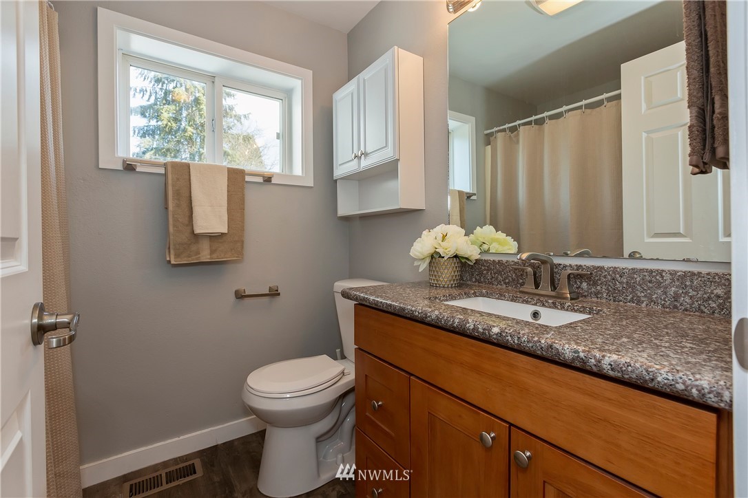 1723 Southeast Fenton Road Port Orchard, WA 98367 - Photo 10 of 35 Gallery Image 10