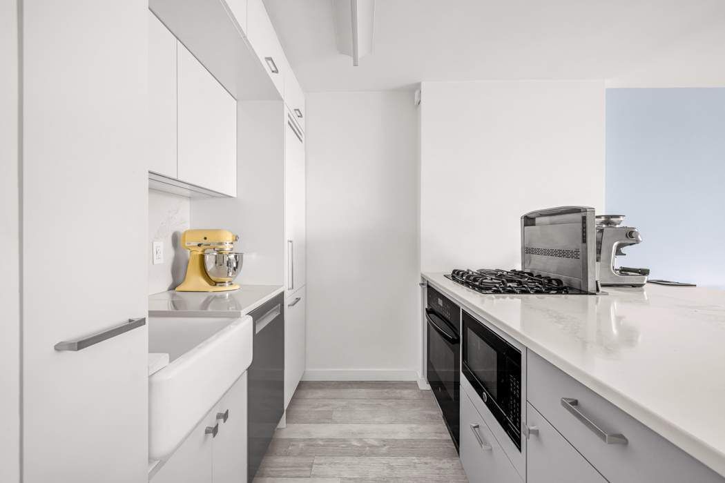 225 Rector Place, Unit 9J Manhattan, NY 10280 - Photo 5 of 18