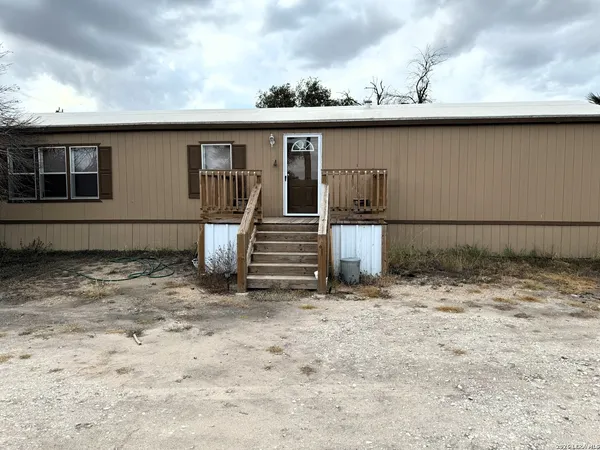 $158,500 | 385 West Co Road 5719, Devine, TX 78016