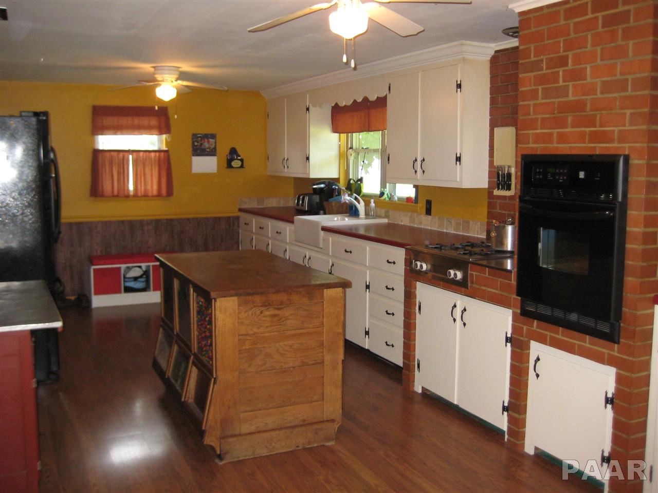 1002 South Main Street Washington, IL 61571 - Photo 8 of 19 Gallery Image 8