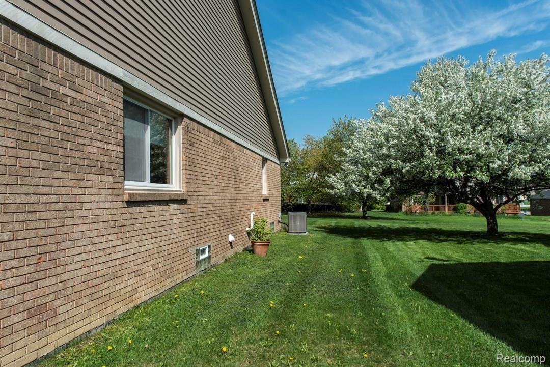1634 Hillside Lane Rochester, MI 48307 - Photo 9 of 61 Vogel Hillside Lane-9.jpg