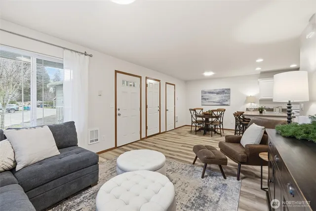 $398,900 | 427 Oak Hill Lane, Burlington, WA 98233