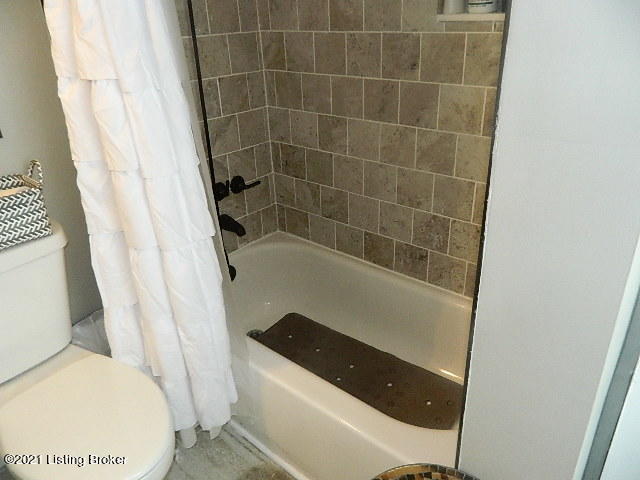 6669 Rutledge Road Louisville, KY 40258 - Photo 18 of 28 DSCN5230
