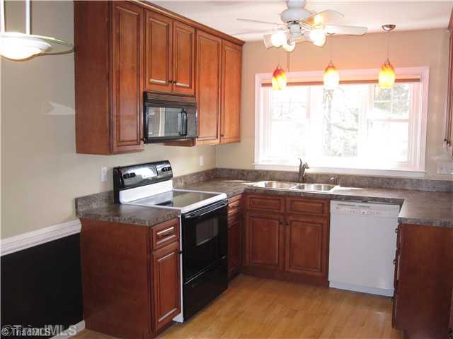 3220 Rockingham Road High Point, NC 27265 - Photo 6 of 16 Kitchen.