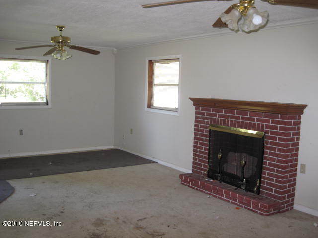 8206 Hogan Road Jacksonville, FL 32216 - Photo 4 of 4 LIVINGRM
