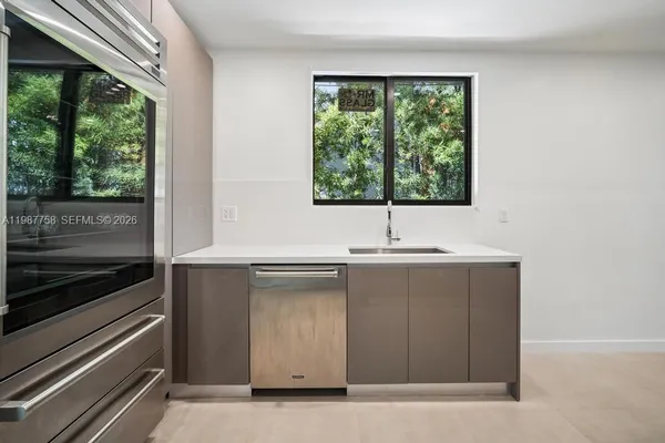 $35,000 | 5661 Pine Tree Drive, Miami Beach, FL 33140