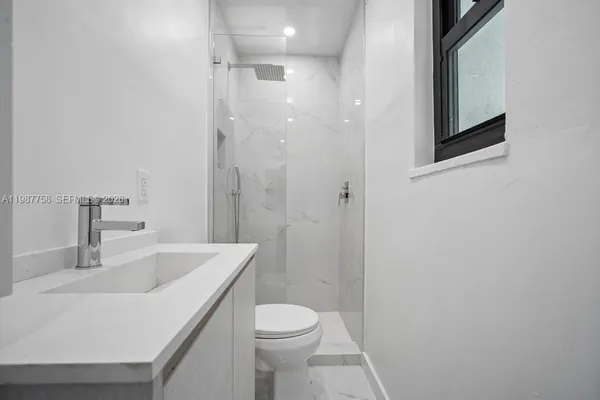 $35,000 | 5661 Pine Tree Drive, Miami Beach, FL 33140