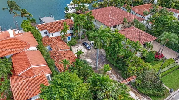 $35,000 | 5661 Pine Tree Drive, Miami Beach, FL 33140
