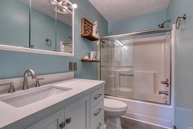 $539,500 | 1722 West New Hope Road, Boonville, IN 47601