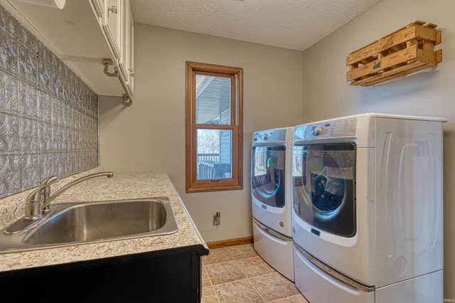 $539,500 | 1722 West New Hope Road, Boonville, IN 47601