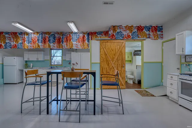 $539,500 | 1722 West New Hope Road, Boonville, IN 47601