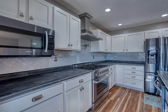 $539,500 | 1722 West New Hope Road, Boonville, IN 47601