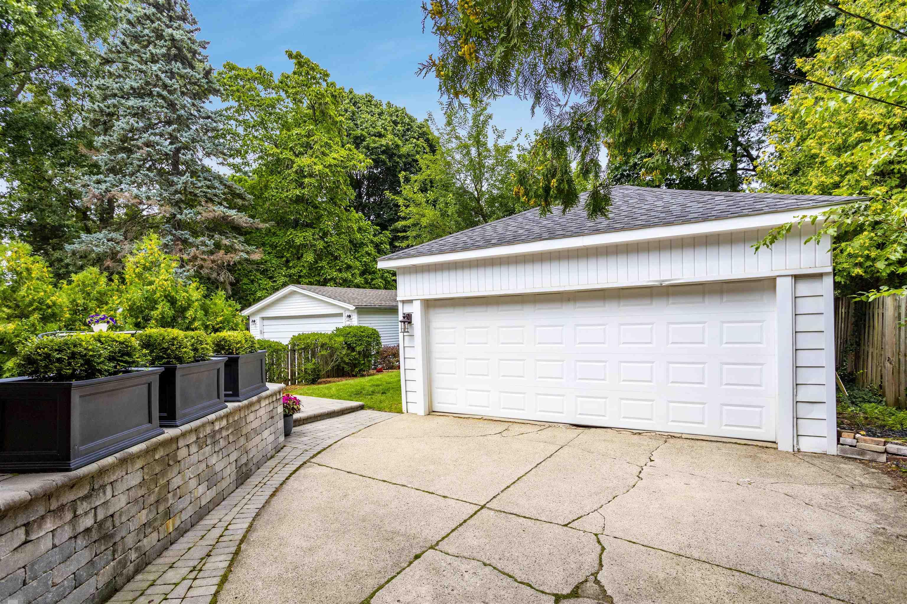 264 Ridgemont Road Grosse Pointe, MI 48236 - Photo 30 of 38 2 Car Garage