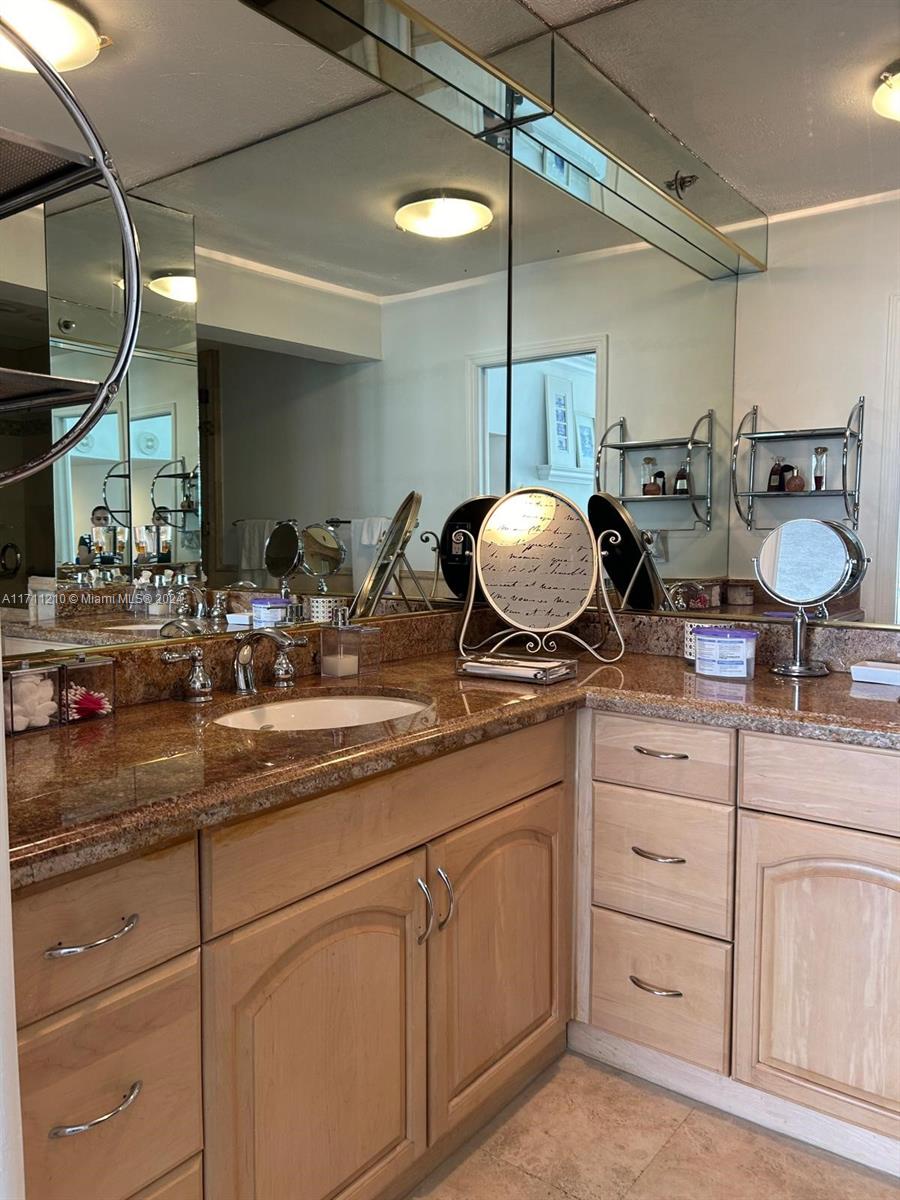 100 Lincoln Road, Unit PH7 Miami Beach, FL 33139 - Photo 32 of 38