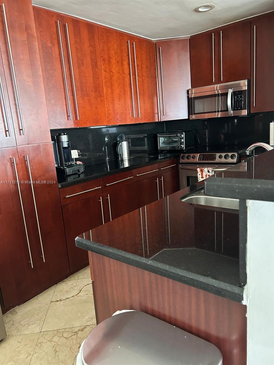 100 Lincoln Road, Unit PH7 Miami Beach, FL 33139 - Photo 10 of 38