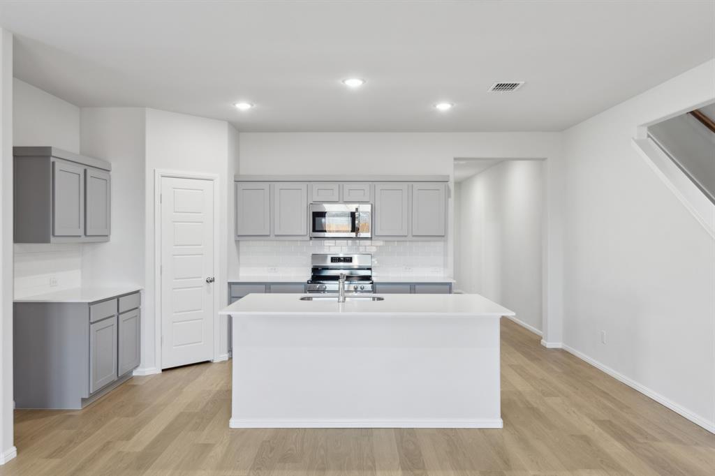 509 River Rdg Drive McKinney, TX 75071 - Photo 12 of 39 Kitchen in the Holden home plan by Trophy Signature Homes – REPRESENTATIVE PHOTO