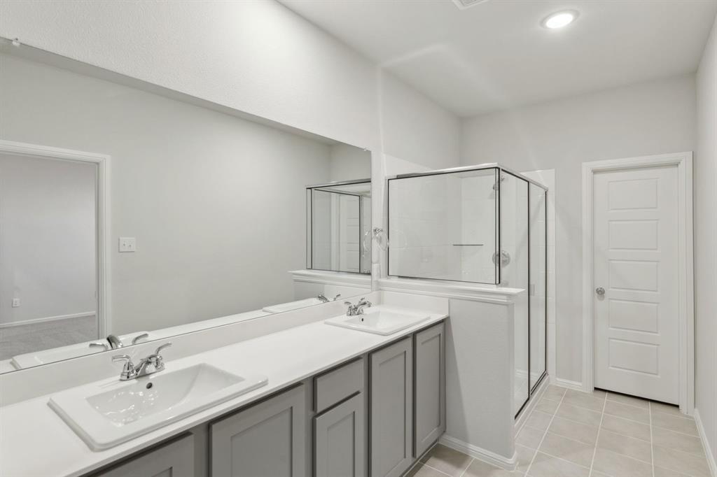 509 River Rdg Drive McKinney, TX 75071 - Photo 15 of 39 Primary Bathroom in the Holden home plan by Trophy Signature Homes – REPRESENTATIVE PHOTO