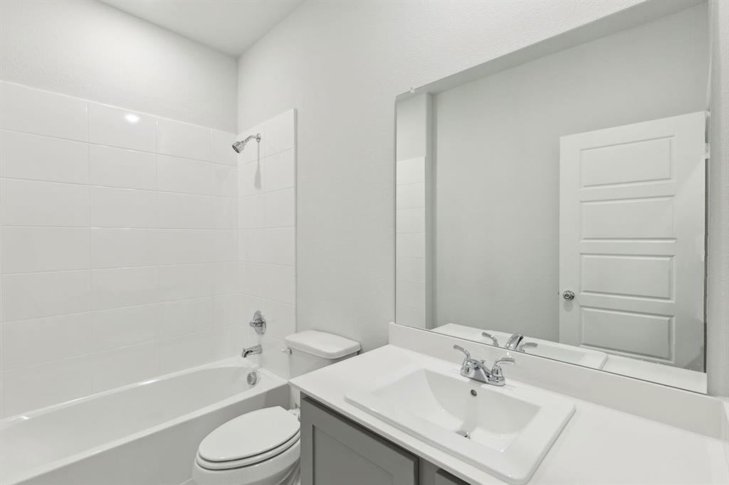 509 River Rdg Drive McKinney, TX 75071 - Photo 22 of 39 Bathroom in the Holden home plan by Trophy Signature Homes – REPRESENTATIVE PHOTO