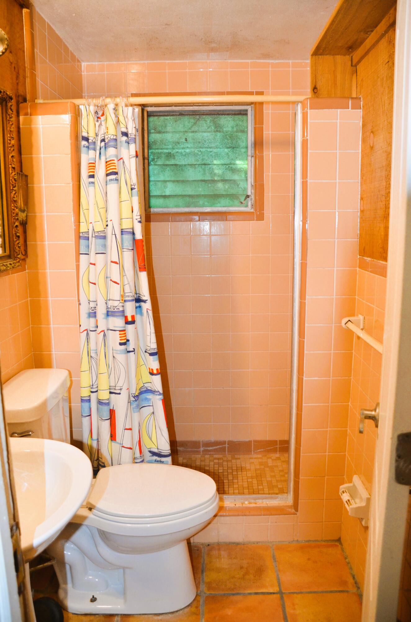 515 Beach Drive Destin, FL 32541 - Photo 13 of 43 a bathroom with a toilet and shower