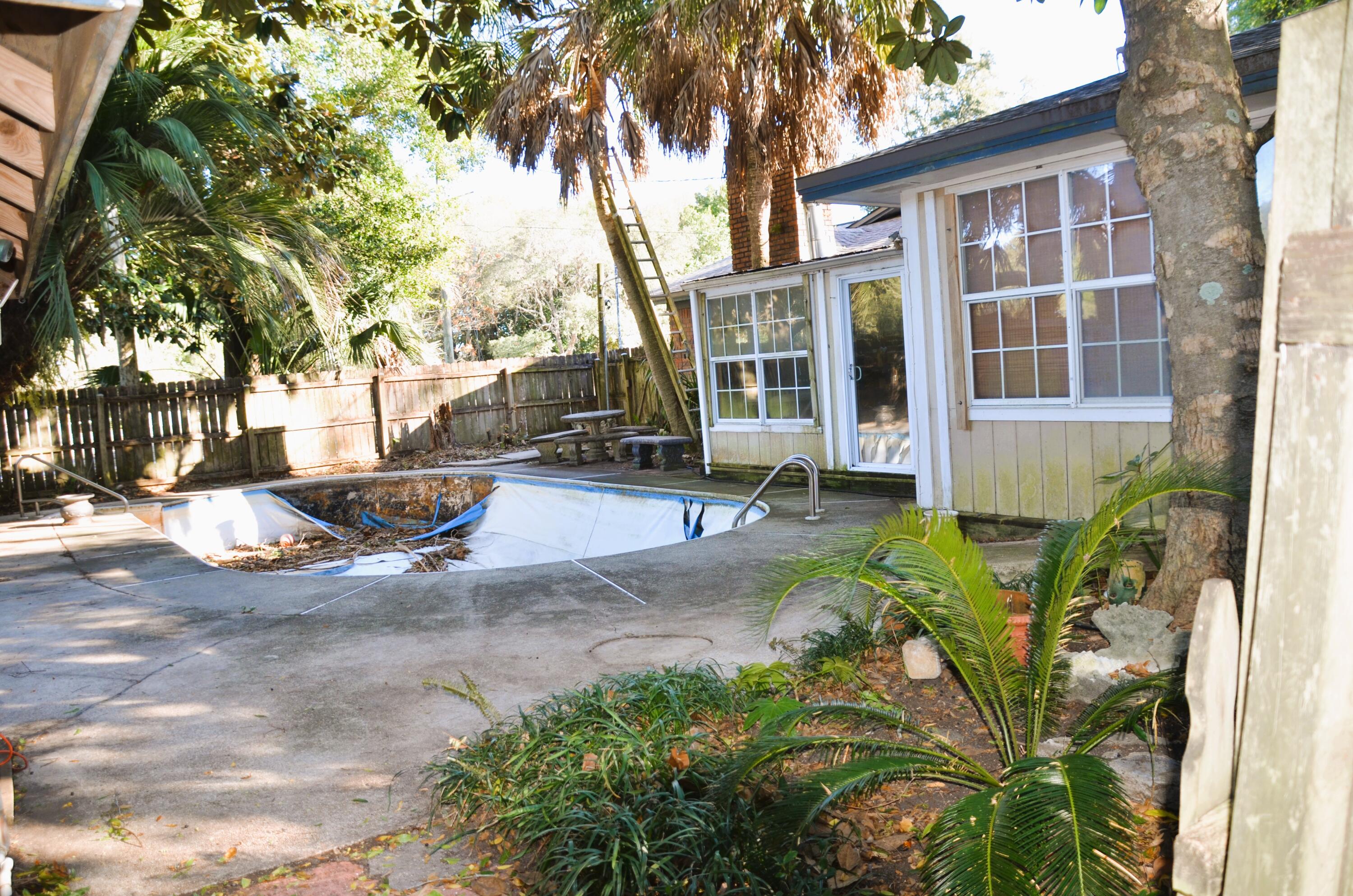 515 Beach Drive Destin, FL 32541 - Photo 26 of 43 a view of outdoor space yard and front view of a house